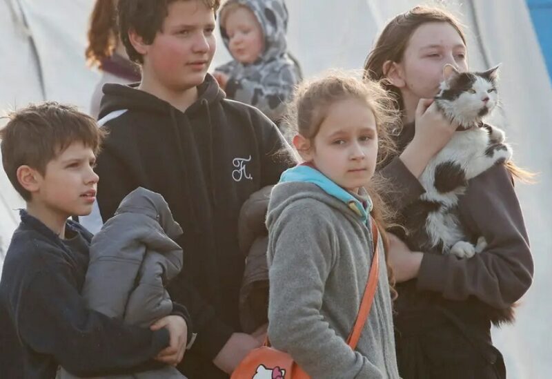 أطفال أوكرانيون في مخيم للنازحين في دونيتسك
