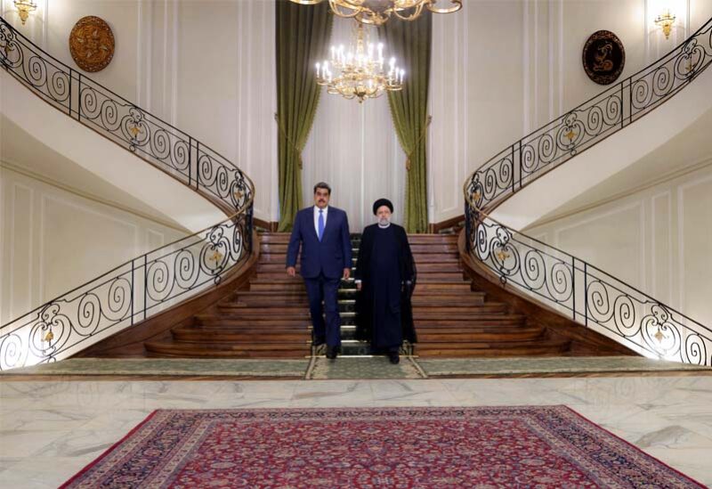 الرئيس الفنزويلي نيكولاس مادورو ونظيره الإيراني إبراهيم رئيسي