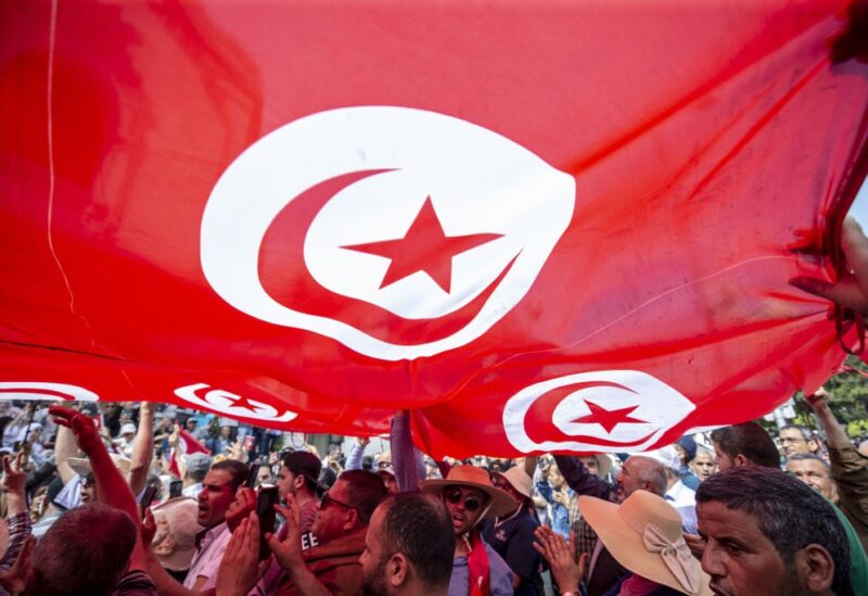 الآلاف يحتجون في تونس رفضا للاستفتاء على الدستور الذي دعا إليه سعيد