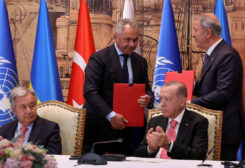أوكرانيا وروسيا وتركيا توقع اتفاقية للأمم المتحدة لفتح صادرات الحبوب