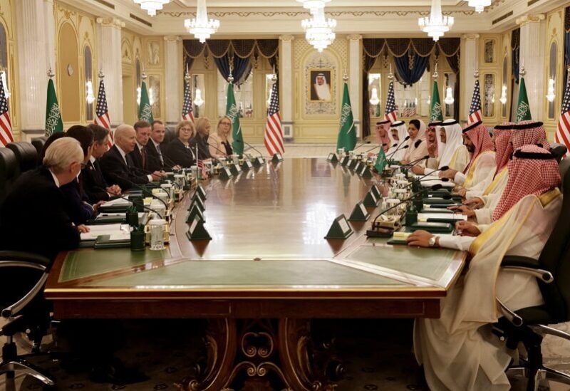 ولي العهد السعودي محمد بن سلمان يجتمع بالرئيس الأميركي جو بايدن بحضور مسؤولين من البلدين