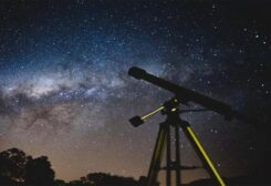تلسكوب لمراقبة الأحداث الفلكية