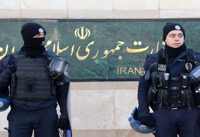 عناصر من الأمن في إيران