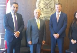 وزير الدفاع الوطني موريس سليم مدير مركز الامم المتحدة للساتلايت UNOSAT اينار يورغو