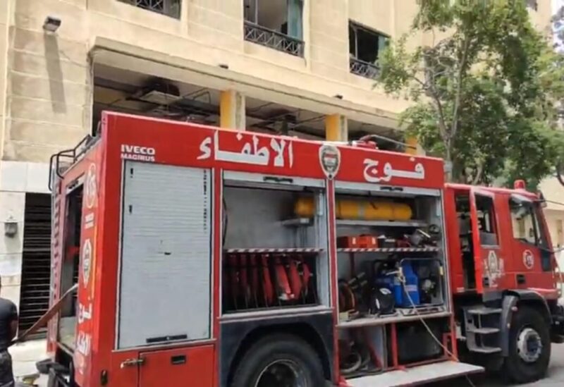 صور لفوج اطفاء بيروت اثناء اخماد الحريق