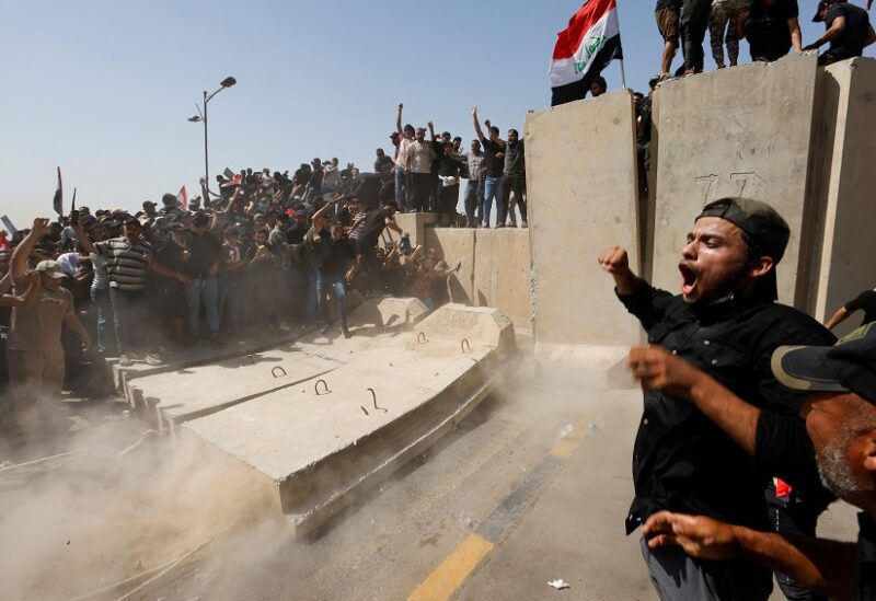 تظاهرات لأنصار الصدر في العراق (رويترز)
