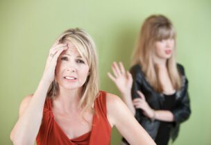 أم وابنتها (تعبيرية)