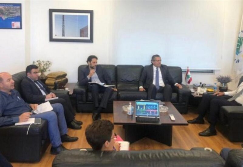 وزير الطاقة والمياه الدكتور وليد فياض خلال استقباله لمدير وكالة MEDREG السيد حسن اوزكوش