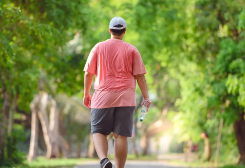 طب وصحة – المشي أكثر من 5000 خطوة يوميًا يبطئ التدهور المعرفي ويحمي من مرض الزهايمر