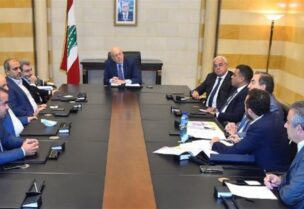 ميقاتي خلال الاجتماع في السراي الحكومي