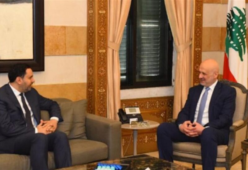 الوزير بسام مولوي والقائم بأعمال دولة الكويت في لبنان عبد الله سليمان الشاهين