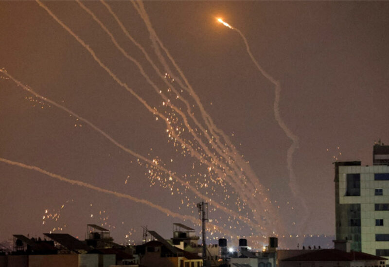 إطلاق عشرات الصواريخ من قطاع غزة باتجاه أهداف إسرائيلية