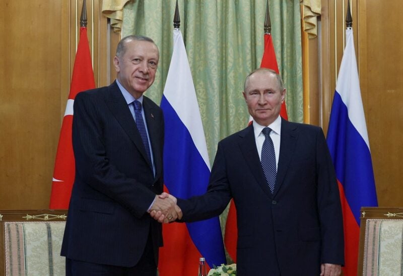 الرئيس التركي رجب طيب أردوغان ونظيره الروسي فلاديمير بوتين في روسيا (رويترز)