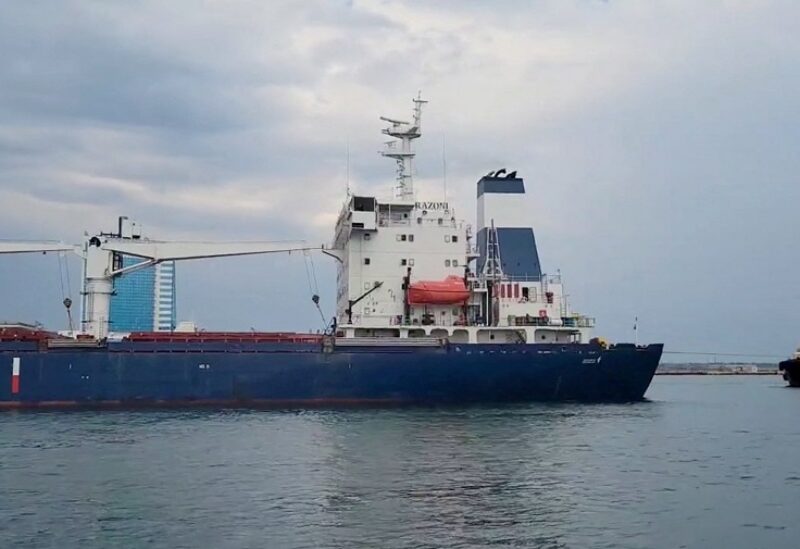 سفينة تشحن حبوبًا أوكرانية تغادر ميناء أوديسا (رويترز)