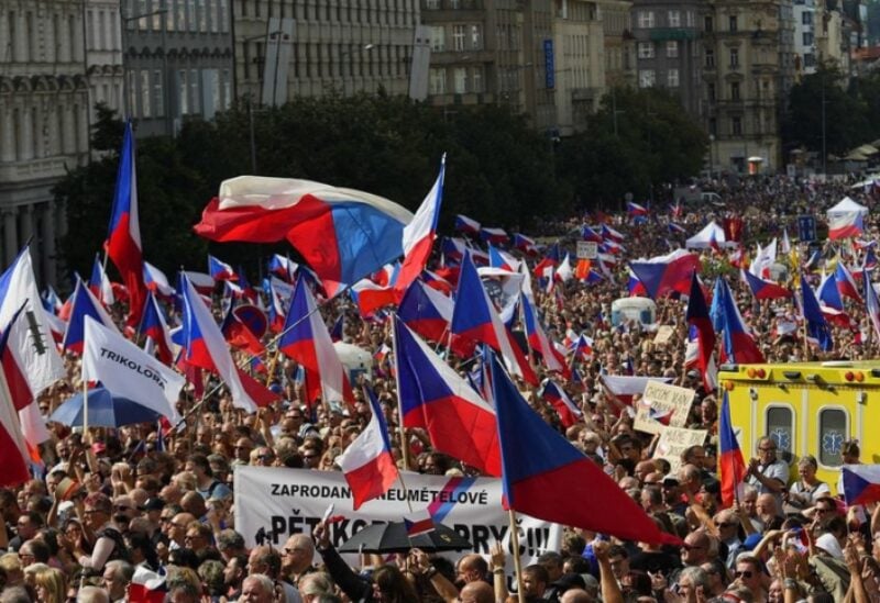 عشرات الألاف يحتجون ضد الحكومة التشيكية