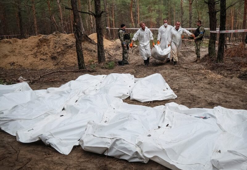 العثور على جثث مقيدة الأيدي في إيزيوم بأوكرانيا