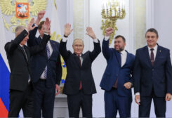 الرئيس الروسي فلاديمير بوتين وقادة المناطق الأوكرانية الملتحقة بروسيا