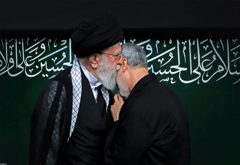 صورة تجمع علي خامنئي بقاسم سليماني
