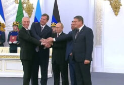 الرئيس الروسي فلاديمير بوتين وقادة المناطق الأوكرانية الملتحقة برويسيا