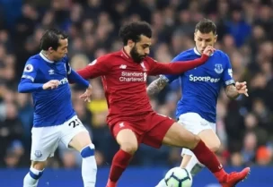 محمد صلاح ومدافعي إيفرتون