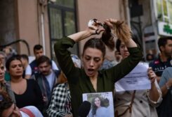 من التحركات في ايران بعد مقتل مهسا أميني