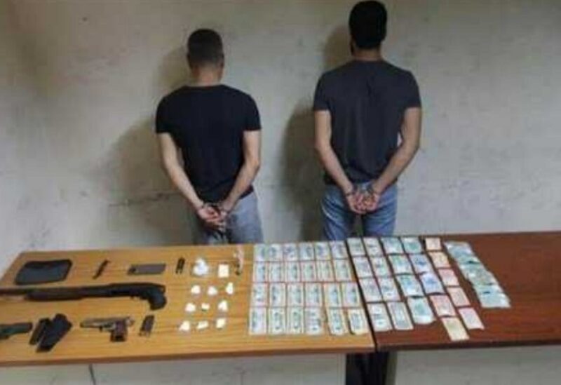المسلحان وما ضبط بحوزتهما