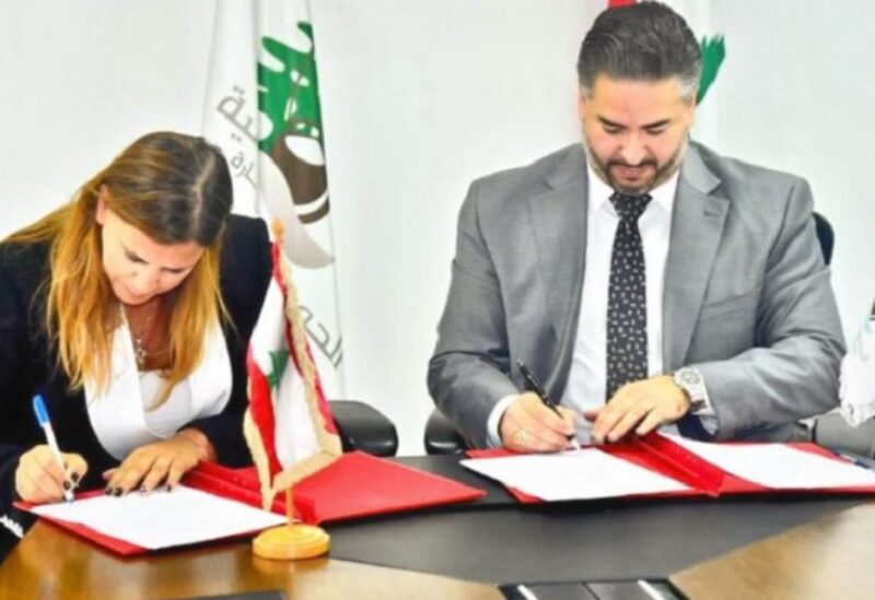 وزير الاقتصاد أمين سلام ورئيسة المركز التربوي للبحوث والإنماء البروفسورة هيام إسحق