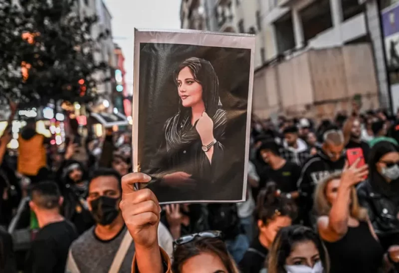 احتجاجات في إيران تنديدا بمقتل مهسا أميني