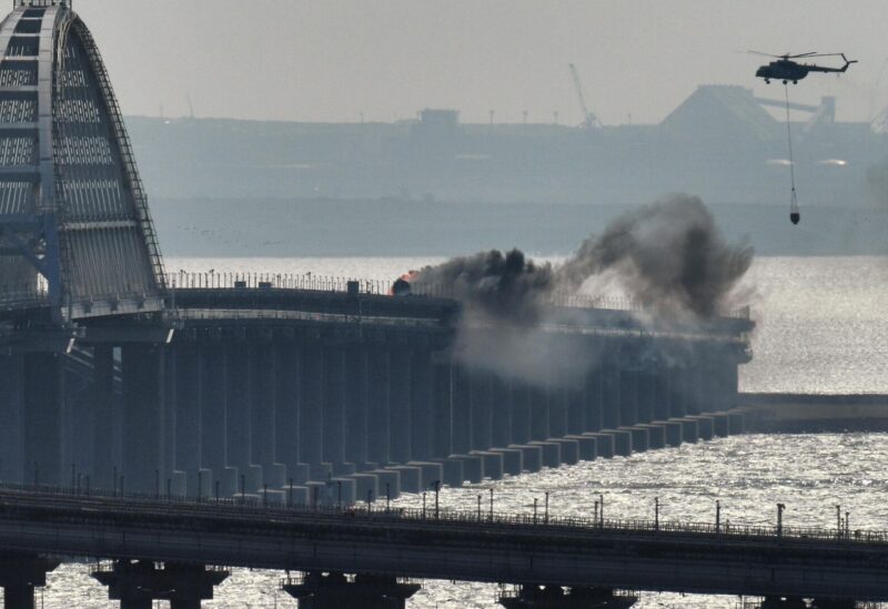 روسيا تسايق الزمن لإعادة إصلاح جسر القرم