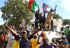 أعلام روسيا في انقلاب بوركينا فاسو