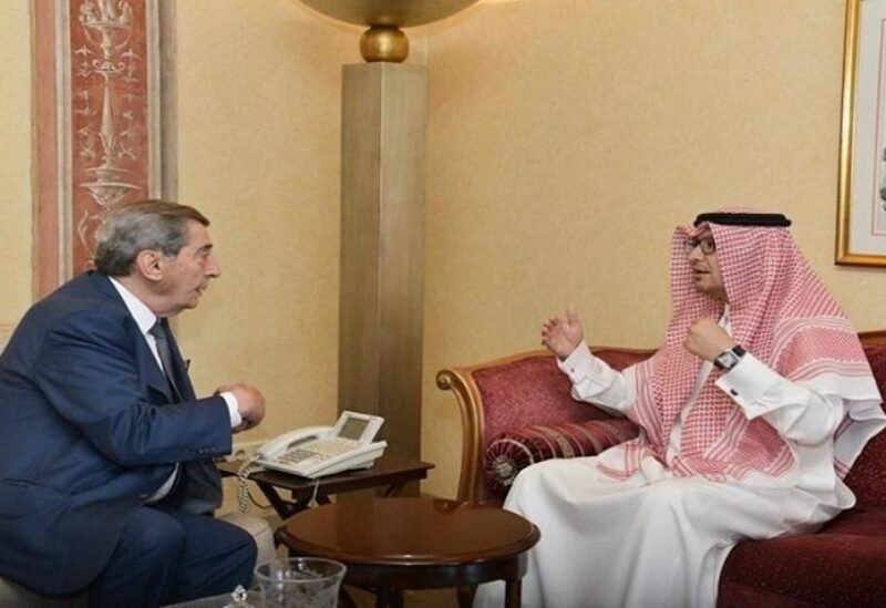 السفير السعودي وليد البخاري والنائب السابق ايلي الفرزلي