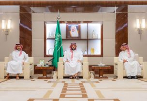 ولي العهد السعودي خلال لقائه مع المنتخب الوطني السعودي