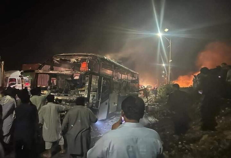 حريق حافلة يلتهم 17 شخصاً في باكستان