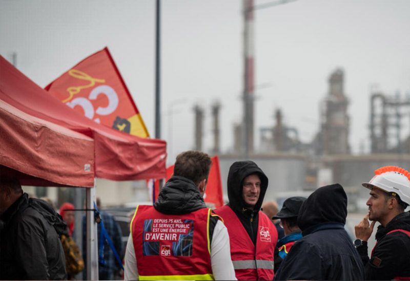 النقابات العمالية في فرنسا مستمرة في إضرابها