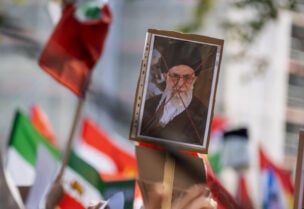 الاحتجاجات مستمرة في إيران رداً على حملة القمع الأمنية