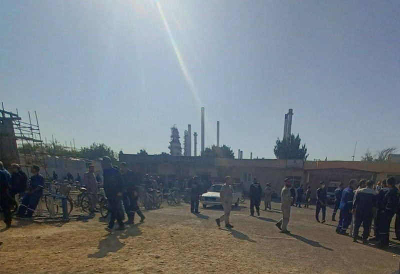 عمال مصفاة نفط في طهران يبدؤون إضرابهم