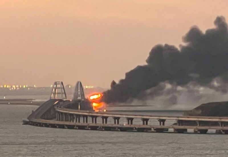 حريق على جسر كيرتش في شبه جزيرة القرم