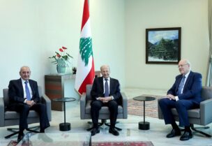 اجتماع بين الرؤساء الثلاثة للبحث بالاقتراح المتعلق بترسيم الحدود البحرية