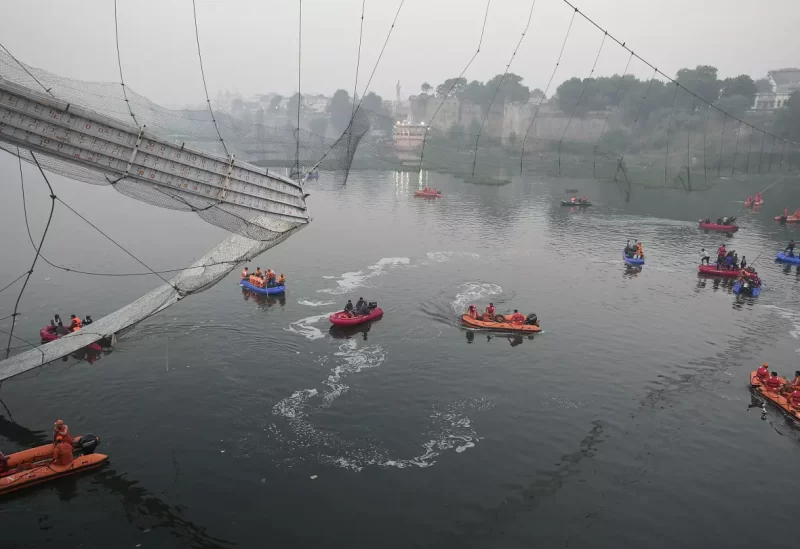 تواصل عمليات الإنقاذ عقب انهيار جسر بالهند