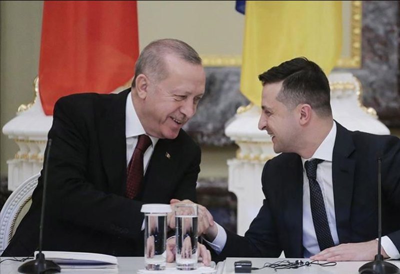 الرئيس التركي رجب طيب أردوغان ونظيره الأوكراني فولوديمير زيلينسكي