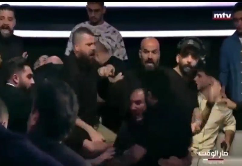 معركة بالأيدي خلال حلقة "صار الوقت"