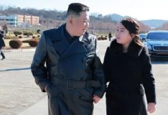 زعيم كوريا الشمالية مع ابنته الثانية كيم جو-أيه