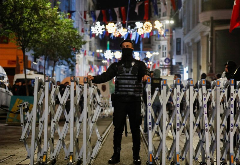 قوات الأمن التركية في محيط شارع الاستقلال في إسطنبول