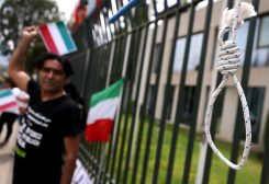 تظاهرات في تشيلي خارج المقر المحلي للأمم المتحدة تضامنا مع الشعب الإيراني