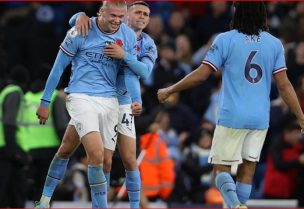 مهاجم مانشستر سيتي النروجي ارلينغ هالاند محتفلًا بعد تسجيله هدف الفوز 2-1