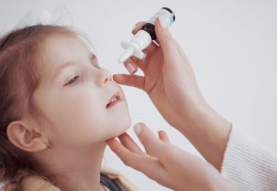يجب الحذر عند استخدام بخاخات الأنف للأطفال