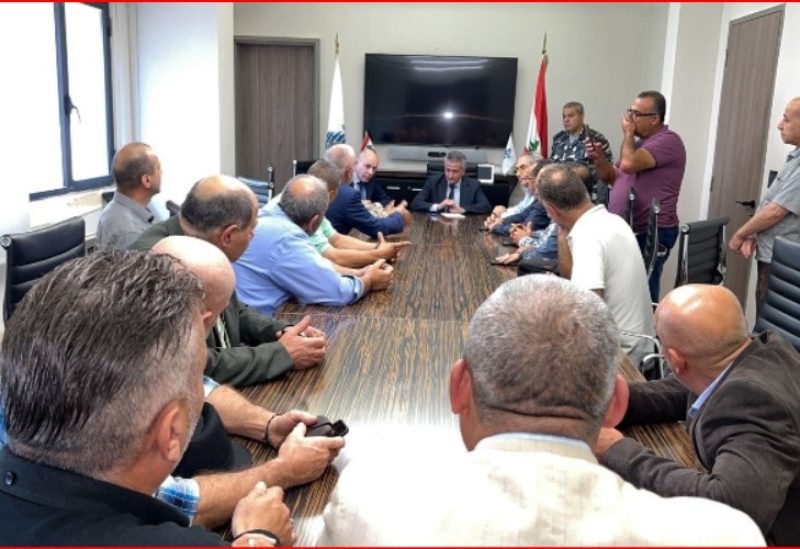 وزير المالية مع وفد متقاعدي قوى الامن