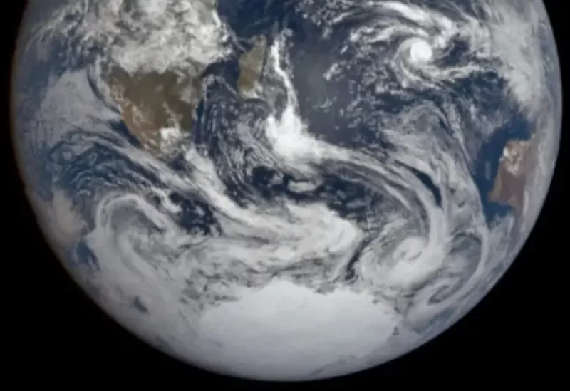 صورة للكرة الأرضية من الفضاء