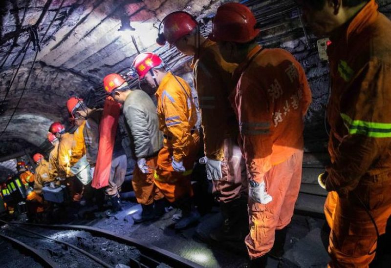 18 عاملاً لبا يزالون محتجزين بأحد مناجم الذهب في الصين