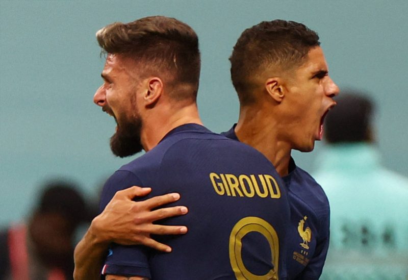 لاعبا المنتخب الفرنسي أوليفييه جيرو ورافائيل فاران